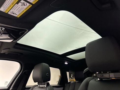 New 2026 Land Rover Range Rover Velar S AWD/4WD image 19