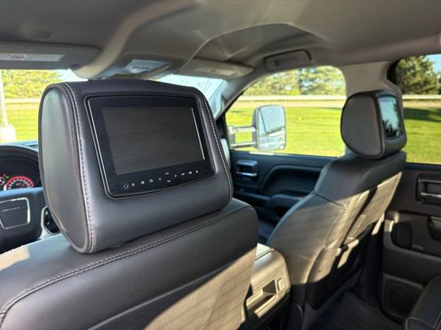 Used 2015 GMC Sierra 2500 Denali AWD/4WD image 19