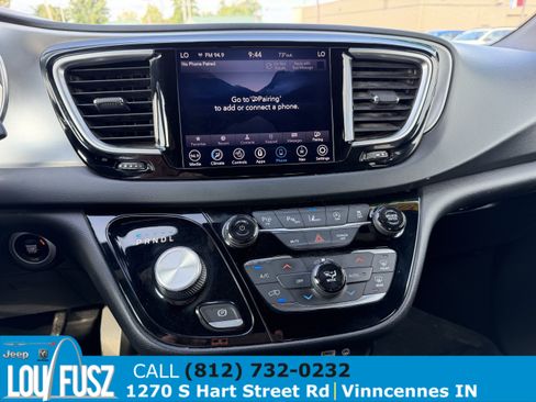 Used 2019 Chrysler Pacifica Touring-L w/ Advanced Safetytec Group FWD image 23
