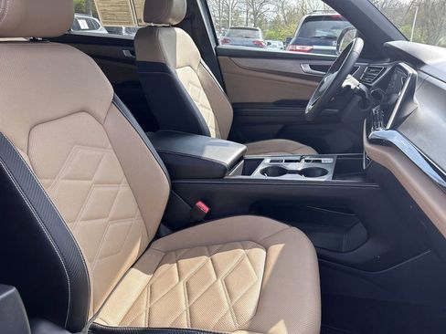 Used 2024 Volkswagen Atlas Cross Sport SE AWD/4WD image 24
