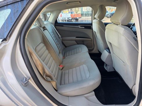 Used 2018 Ford Fusion SE image 19