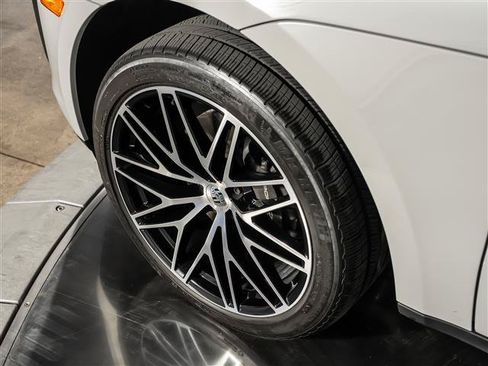 Certified 2024 Porsche Macan AWD/4WD image 15