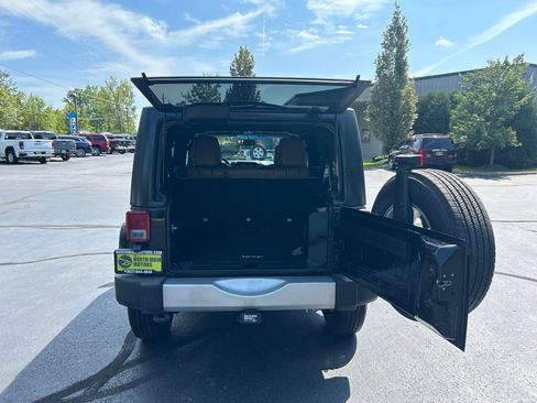 Used 2014 Jeep Wrangler Unlimited Sahara w/ Max Tow Package AWD/4WD image 25