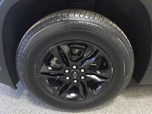 Used 2023 Chevrolet Traverse LT w/ Midnight/Sport Edition image 43