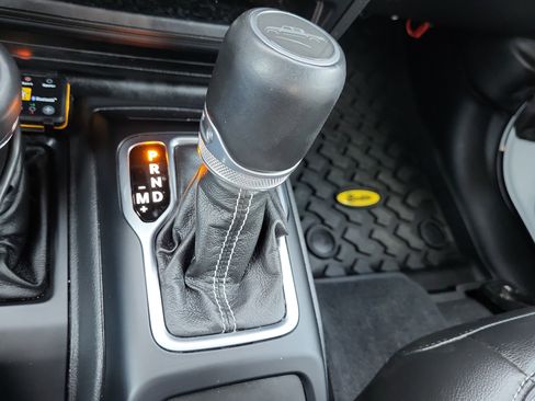 Used 2022 Jeep Gladiator Overland w/ Popular Equipment Package image 11