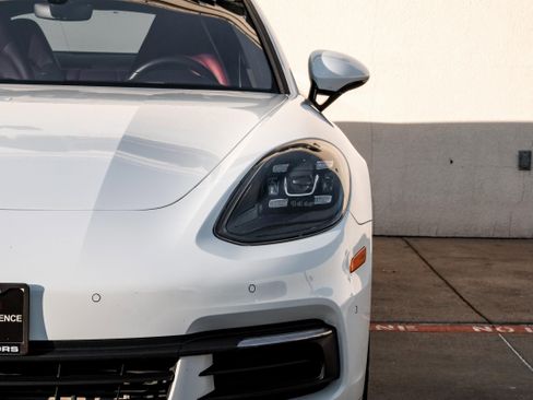 Used 2018 Porsche Panamera image 54
