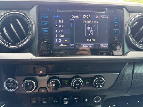 Used 2019 Toyota Tacoma TRD Off-Road w/ Technology Package AWD/4WD image 30