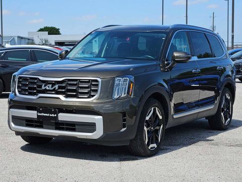 Used 2025 Kia Telluride S image 10