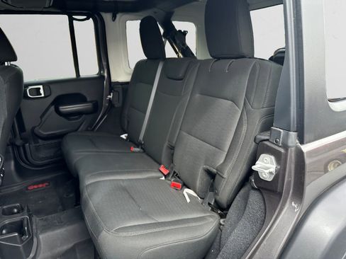 Used 2018 Jeep Wrangler Unlimited Sport S image 15