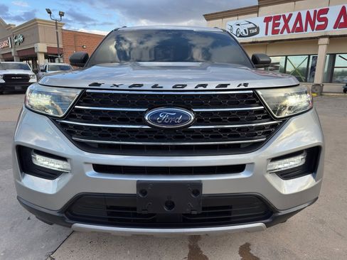 Used 2020 Ford Explorer XLT w/ Equipment Group 202A image 4