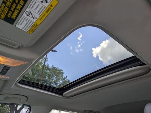 Used 2019 Toyota RAV4 XLE Premium FWD image 22
