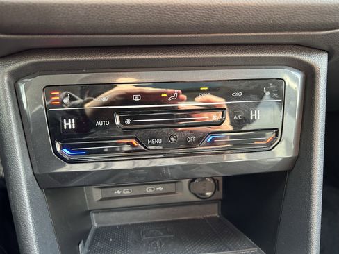 Certified 2024 Volkswagen Tiguan SE w/ Panoramic Sunroof Package image 14