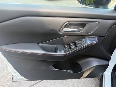 Used 2025 Nissan Rogue SV AWD/4WD image 13