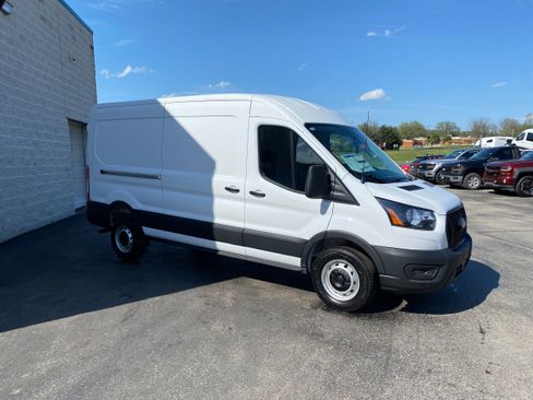 New 2026 Ford Transit 250 148 Medium Roof RWD image 9