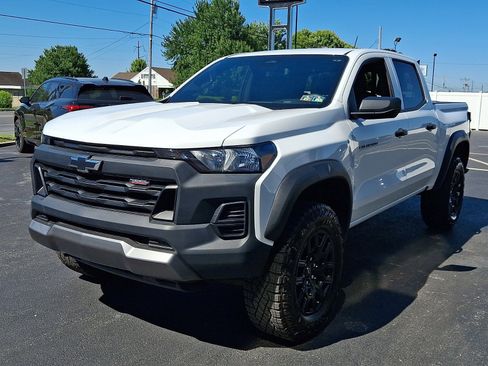 Used 2024 Chevrolet Colorado Trail Boss w/ Advanced Trailering Package AWD/4WD image 3