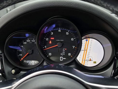 Used 2018 Porsche Macan image 20