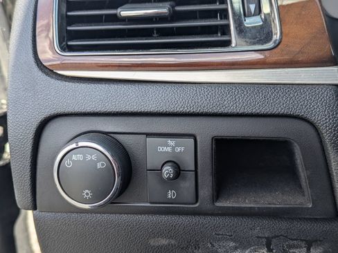 Used 2013 Cadillac Escalade Luxury AWD/4WD image 22