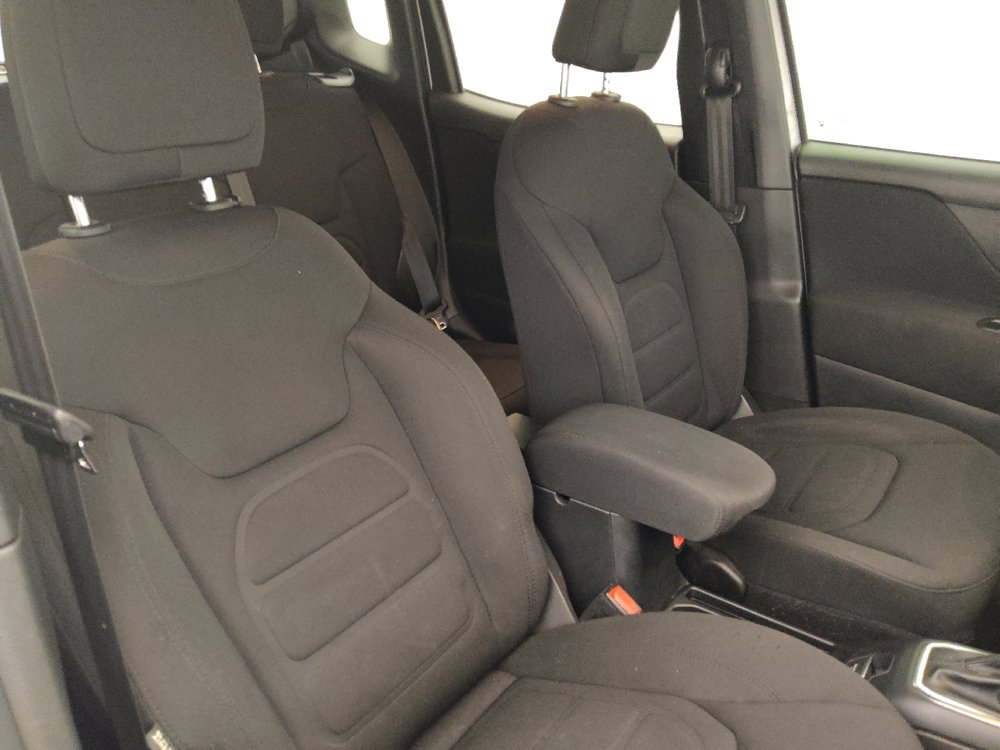 Used 2020 Jeep Renegade Latitude FWD image 21