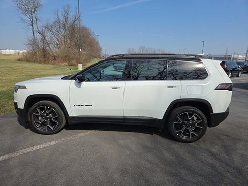 Used 2026 Jeep Cherokee Overland w/ Advanced Pro Tech Group AWD/4WD image 5