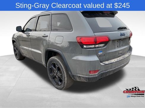 Used 2020 Jeep Grand Cherokee Laredo image 3
