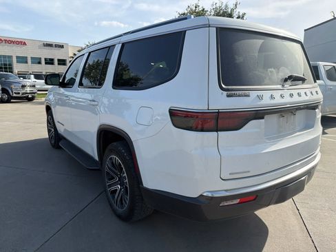 Used 2022 Jeep Wagoneer Series III w/ Rear Seat Video Group 1 AWD/4WD image 2
