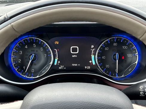 Used 2020 Chrysler Pacifica Limited image 33