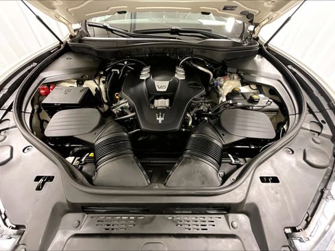 Used 2018 Maserati Levante GranLusso image 30