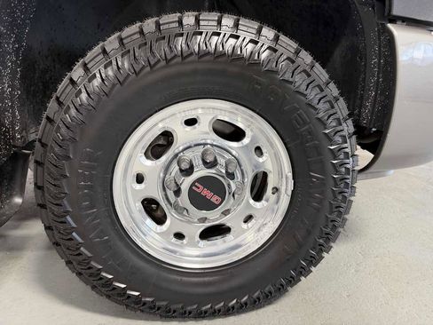 Used 2006 GMC Sierra 2500 SLT w/ Heavy-Duty Power Package image 2