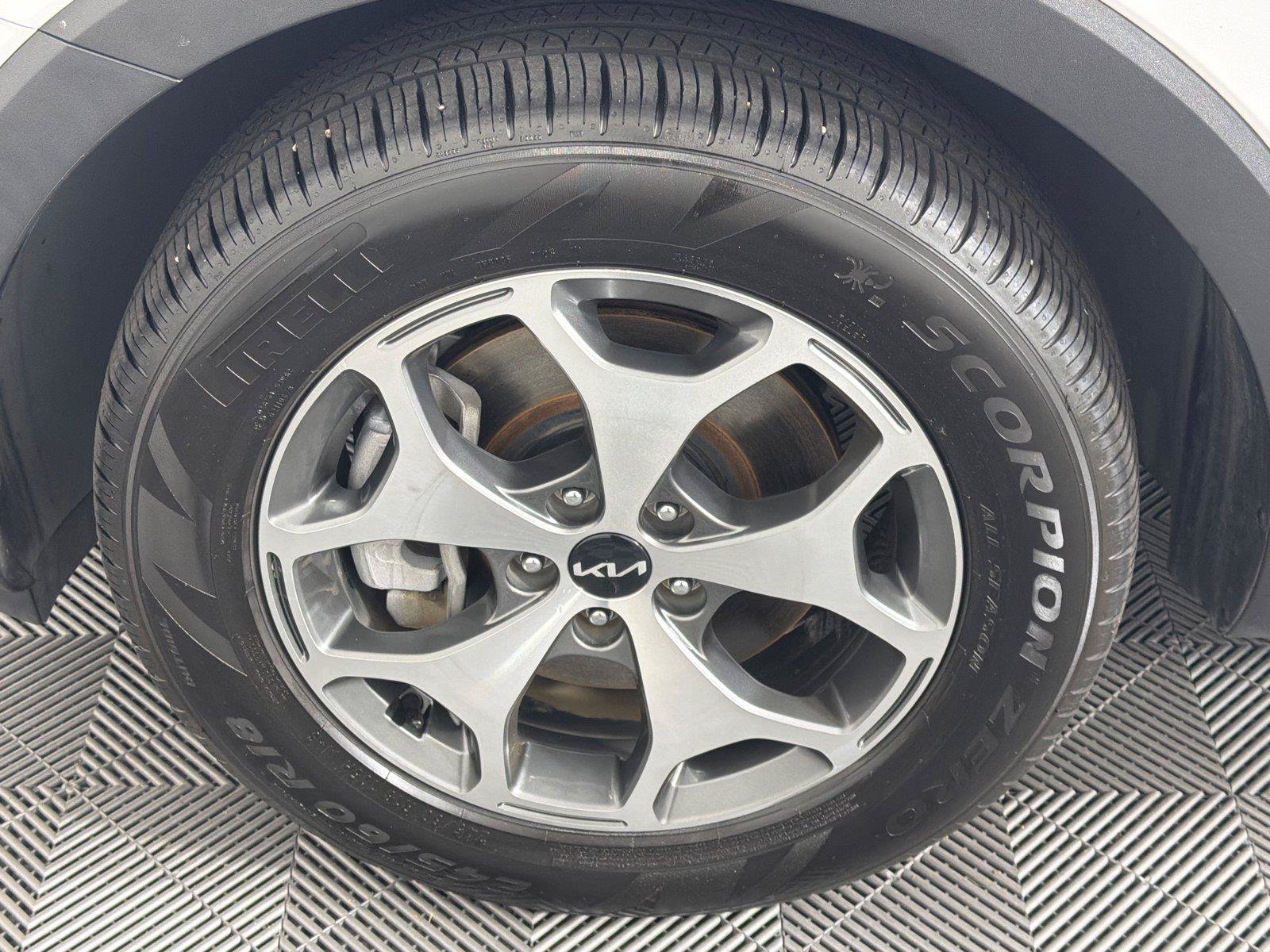 Used 2022 Kia Telluride EX FWD image 11