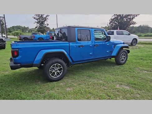 New 2025 Jeep Gladiator Sport image 25