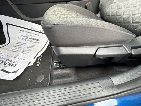 Used 2025 Nissan Kicks SV image 18