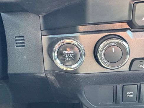 Used 2021 Toyota Tacoma TRD Sport AWD/4WD image 35