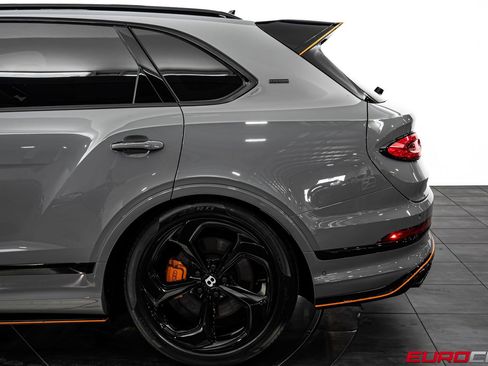 Used 2025 Bentley Bentayga AWD/4WD image 14