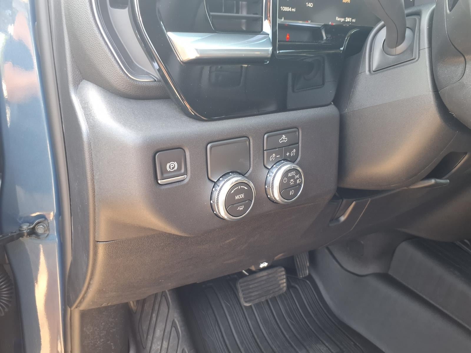Used 2026 GMC Sierra 1500 Elevation w/ Elevation Select Package RWD image 14