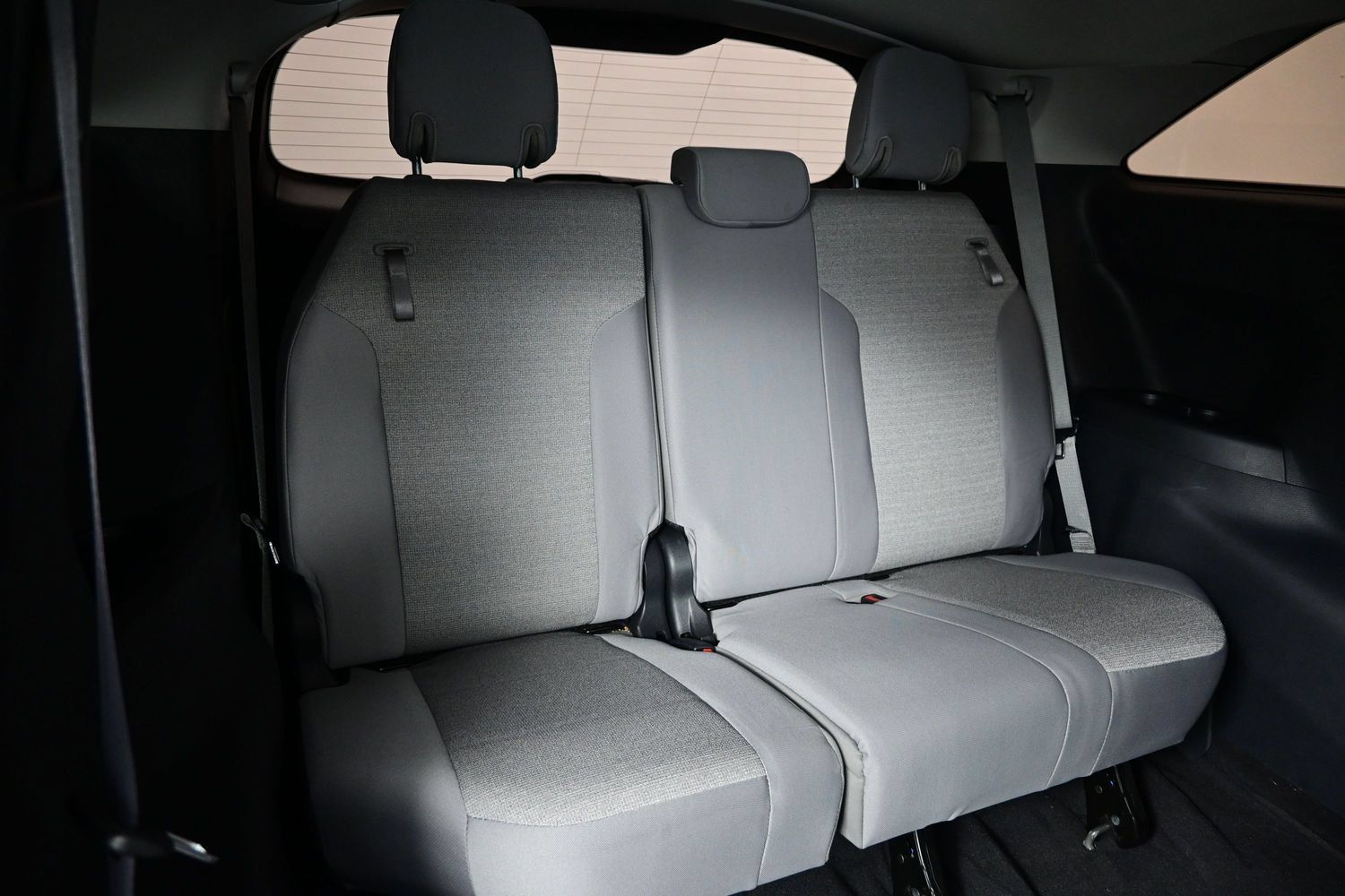 Used 2025 Toyota Sienna LE AWD/4WD image 17