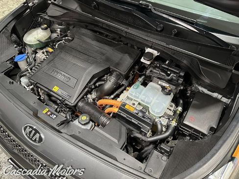 Used 2017 Kia Niro LX FWD image 33