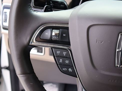 Used 2024 Lincoln Navigator Premiere AWD/4WD image 33