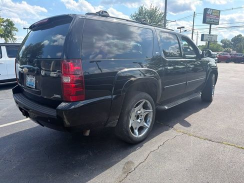 Used 2007 Chevrolet Suburban LT w/ LT Preferred Equipment Group AWD/4WD image 3