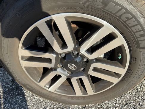 Used 2021 Toyota 4Runner Limited image 12