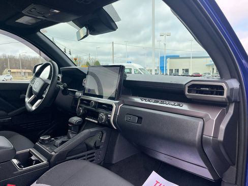 Used 2025 Toyota Tacoma TRD Off-Road image 13