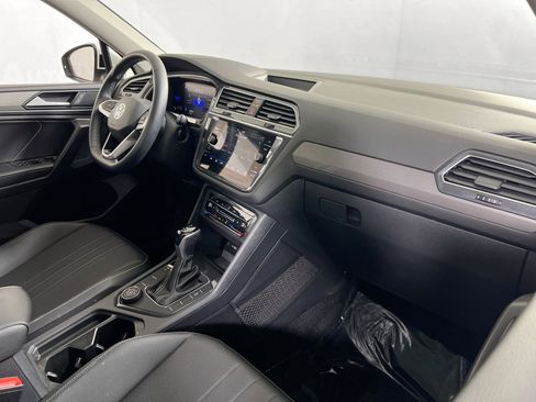 Used 2023 Volkswagen Tiguan SE image 28