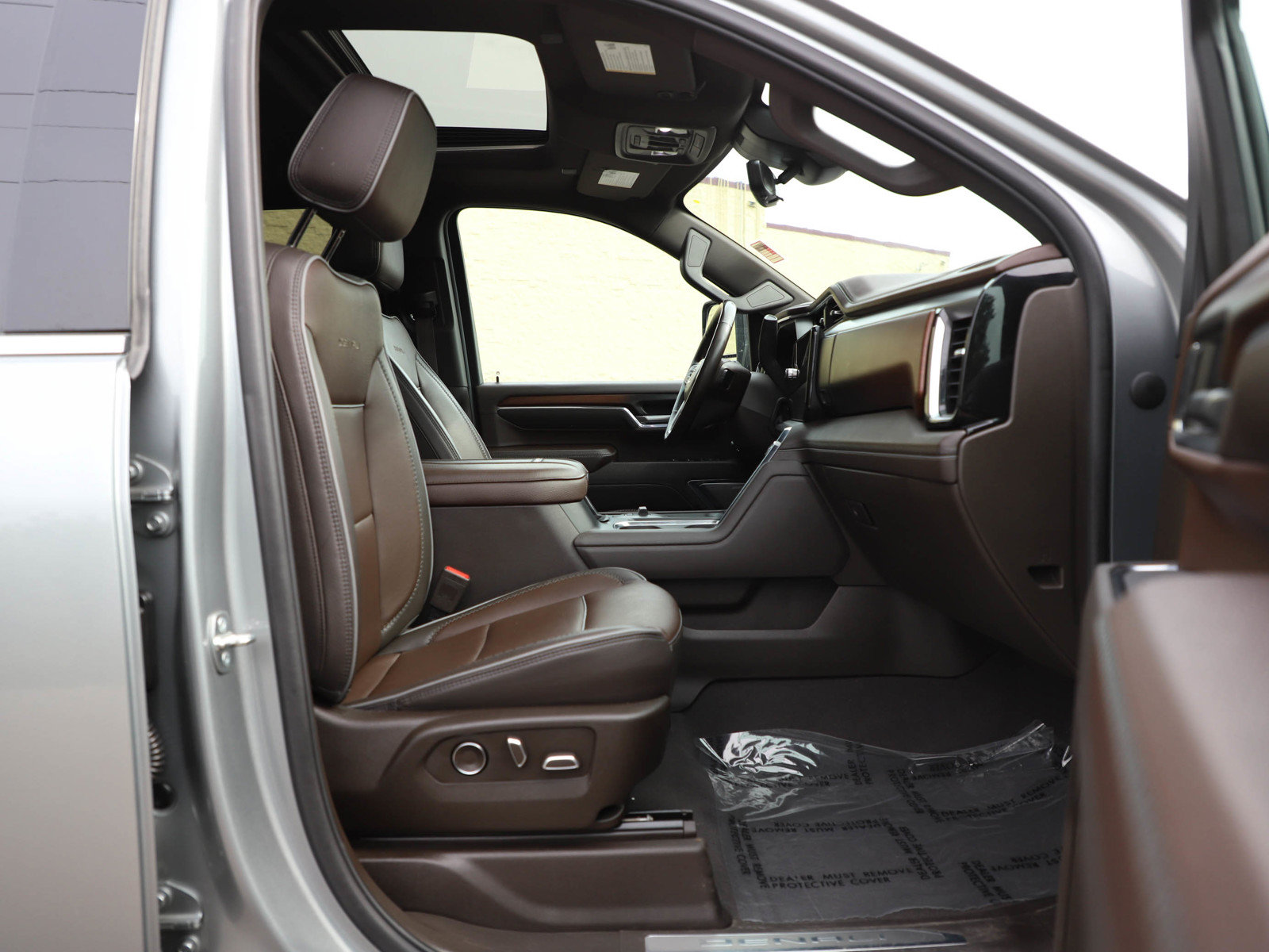 Used 2024 GMC Sierra 2500 Denali w/ Denali Reserve Package AWD/4WD image 11
