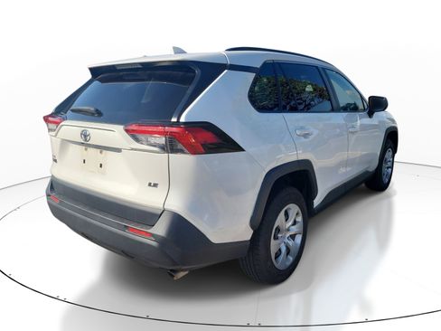 Used 2020 Toyota RAV4 LE FWD image 7