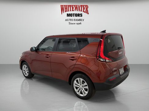 Used 2022 Kia Soul LX FWD image 2