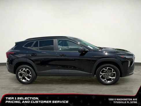 Used 2025 Chevrolet Trax LT w/ LT Convenience Package FWD image 8