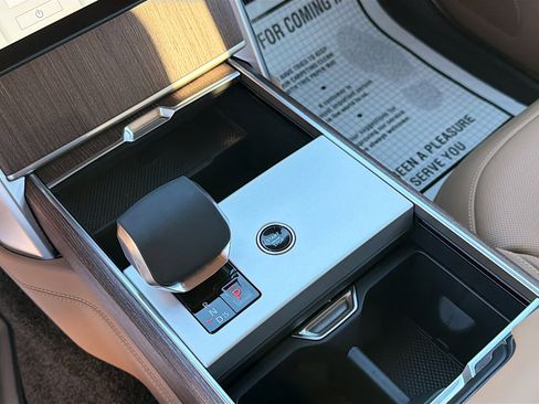 New 2025 Land Rover Range Rover SE image 28