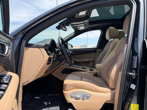 Used 2026 Porsche Macan AWD/4WD image 21