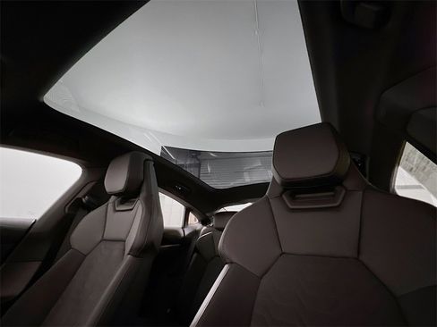 Used 2022 Audi e-tron GT Premium Plus image 12