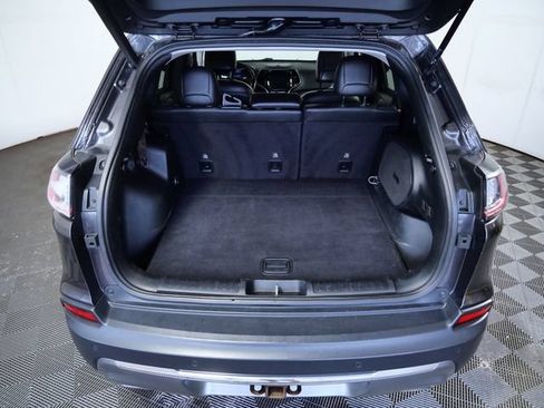 Used 2019 Jeep Cherokee Limited w/ Trailer Tow Group AWD/4WD image 8
