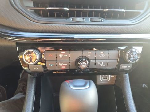 New 2026 Jeep Compass Latitude image 20